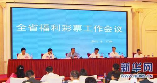 饥饿的阿姨们把内裤洒了