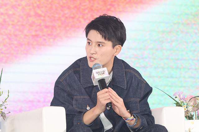 美女不穿衣服网站