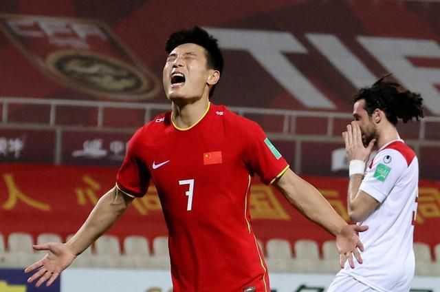 他扒开我内裤摸到流水